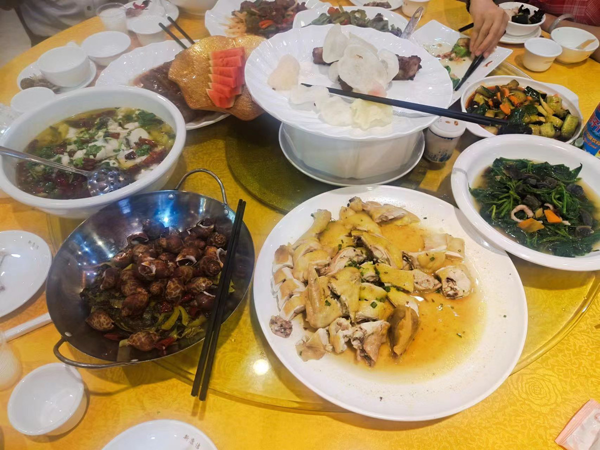 b8f9c0e4755411e75e9117ad01165439.jpg 就餐.jpg